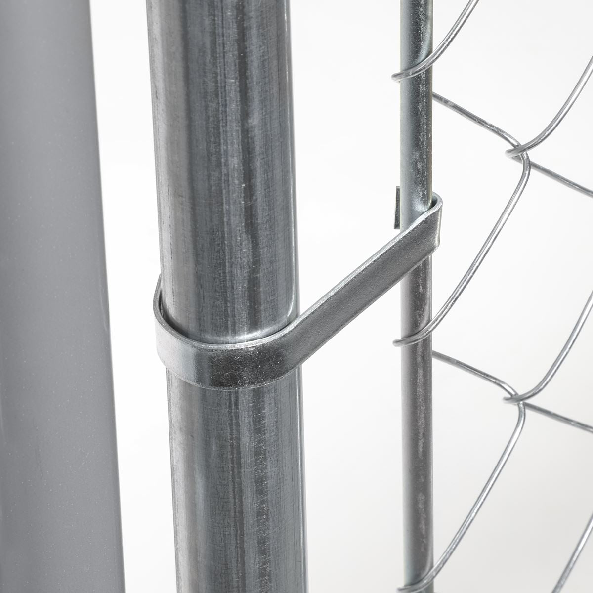 Dellonda Galvanised Steel Dog Kennel with Roof Cover & Chain Link Fencing