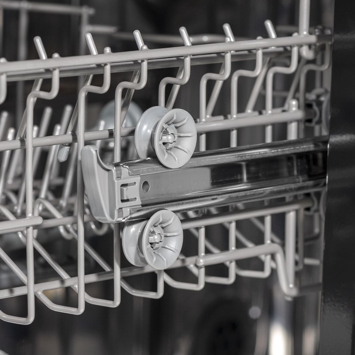 Slimline Freestanding Dishwasher 45cm Wide 10 Place Settings - Black