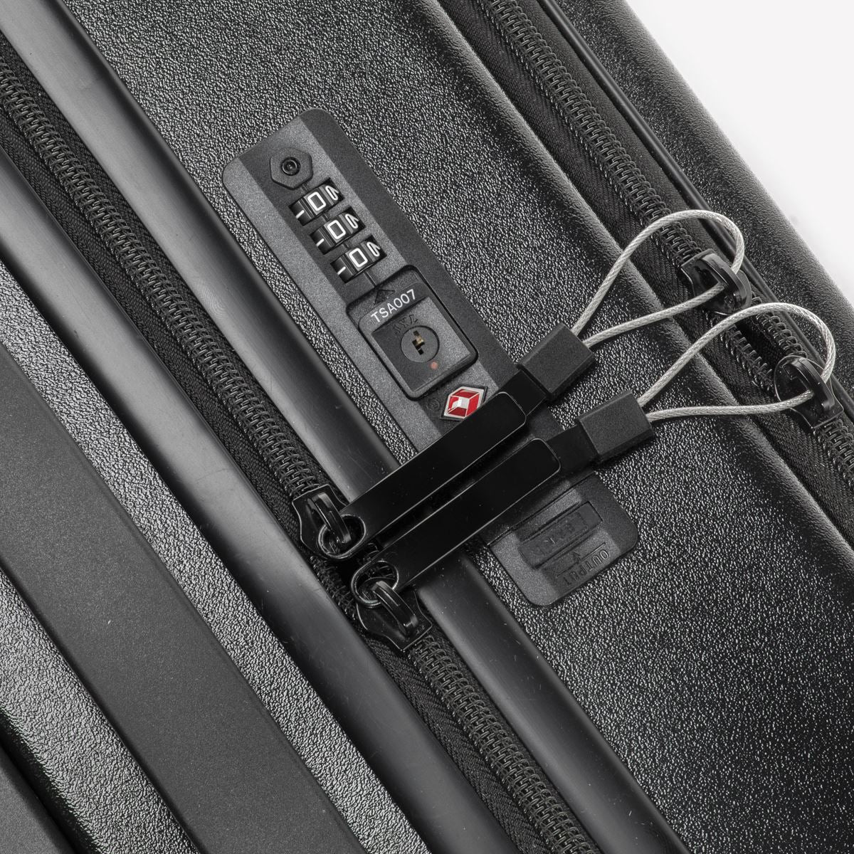Dellonda Cabin Size Luggage with Laptop Compartments & Dual TSA Lock 18"