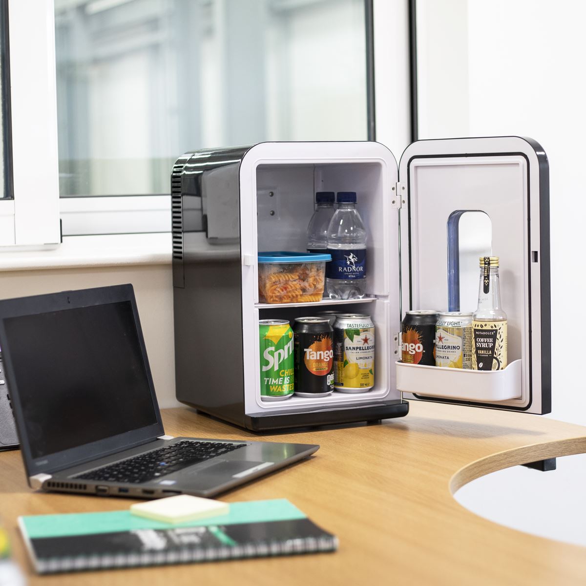 Baridi Mini Fridge/Warmer 15L Capacity 12V/230V - Black