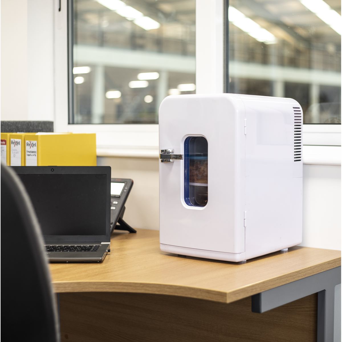 Baridi Mini Fridge/Warmer 15L Capacity 12V/230V - White