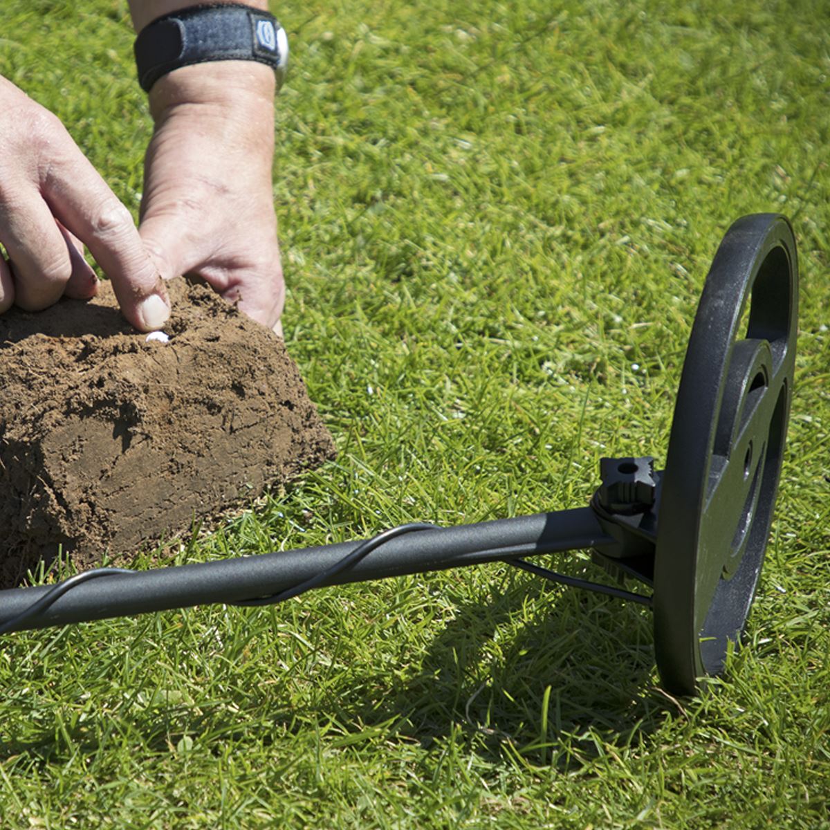 Dellonda Lightweight Metal Detector with High Accuracy Pinpoint Function
