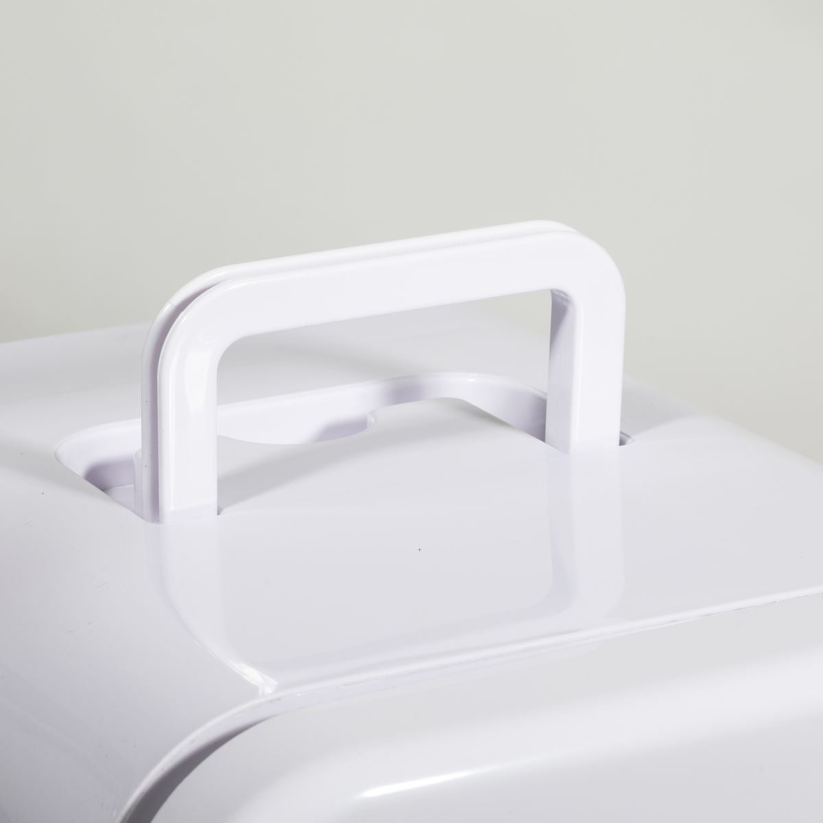 Baridi Mini Fridge/Warmer 15L Capacity 12V/230V - White