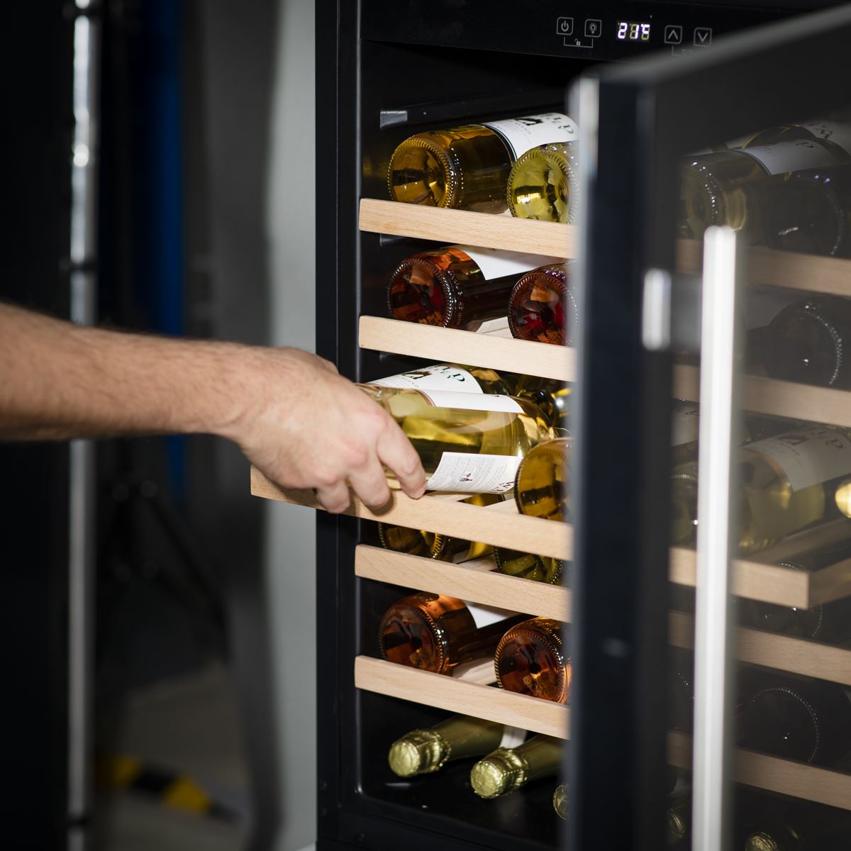 Baridi 54 Bottle Under-Counter/Freestanding Fridge & Cooler 60cm